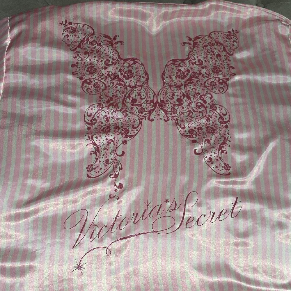 Victoria's Secret Pink and White Robe